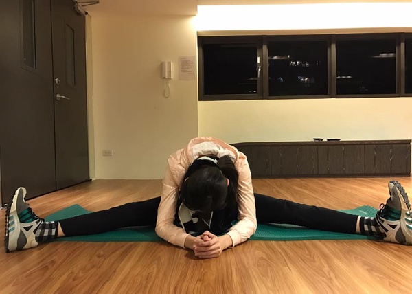 李千娜逆天美腿逼近100公分！長腿歌姬腿部保養大公開