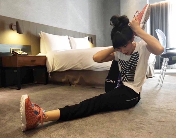 李千娜逆天美腿逼近100公分！長腿歌姬腿部保養大公開