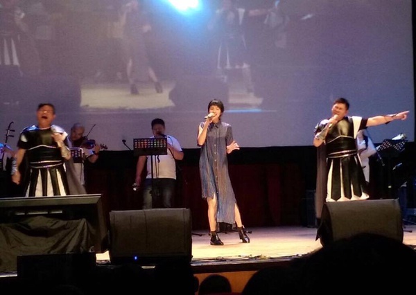 李千娜逆天美腿逼近100公分！長腿歌姬腿部保養大公開