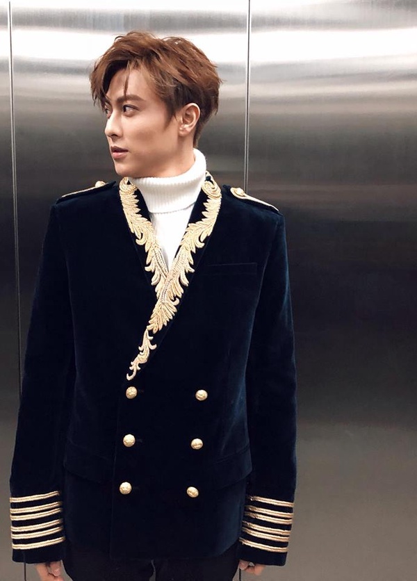 Super Junior、張藝興的粉絲不送禮物，改為偶像修路、建學校！