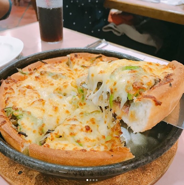 台北人氣特色披薩推薦！必勝客居然把人變成Pizza了