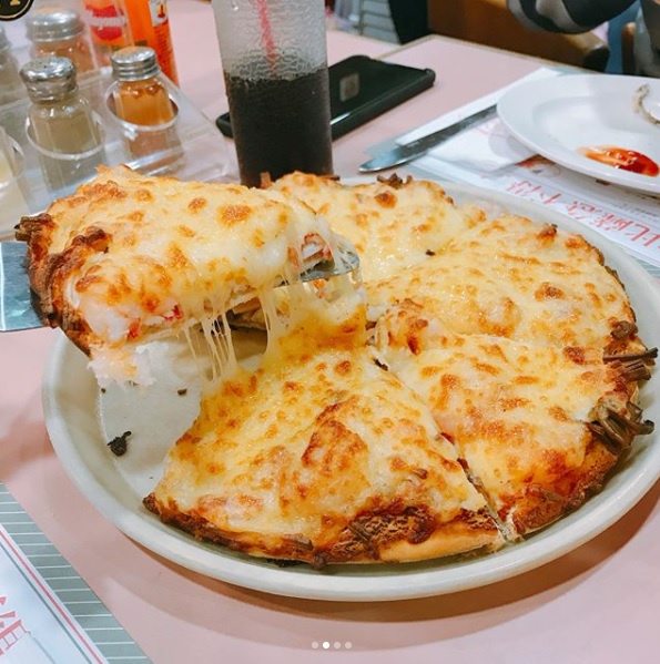 台北人氣特色披薩推薦！必勝客居然把人變成Pizza了