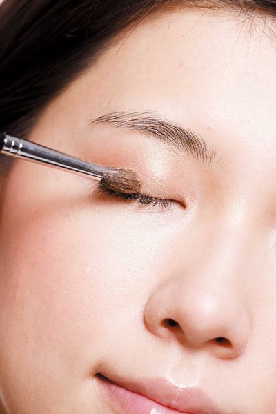 聯誼妝容的基準，就是「比自然好上一點點」
