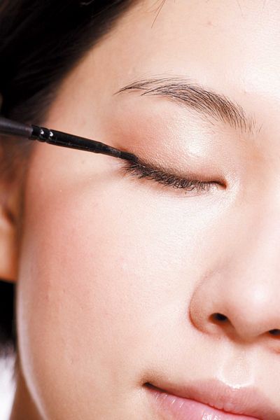 聯誼妝容的基準，就是「比自然好上一點點」