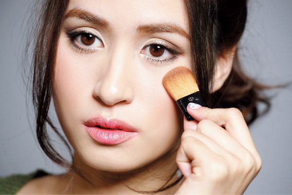 「阿飄」變女神！駕馭黑髮8大造型術