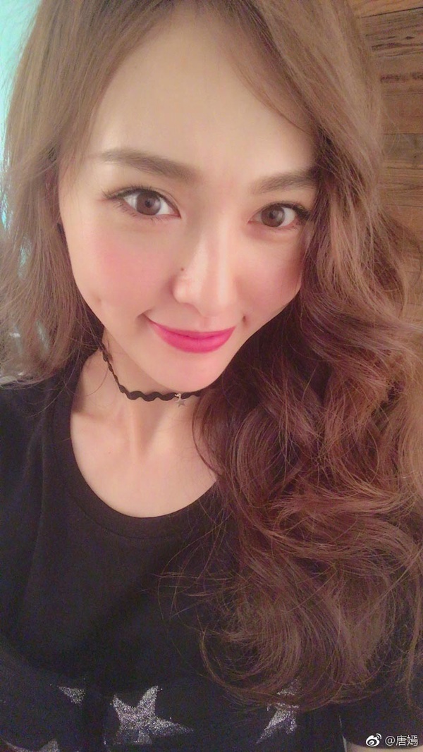 歐陽娜娜P圖，長腿根本踩高蹺！安以軒、范范意外P過頭