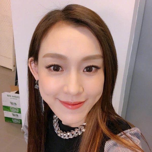 歐陽娜娜P圖，長腿根本踩高蹺！安以軒、范范意外P過頭