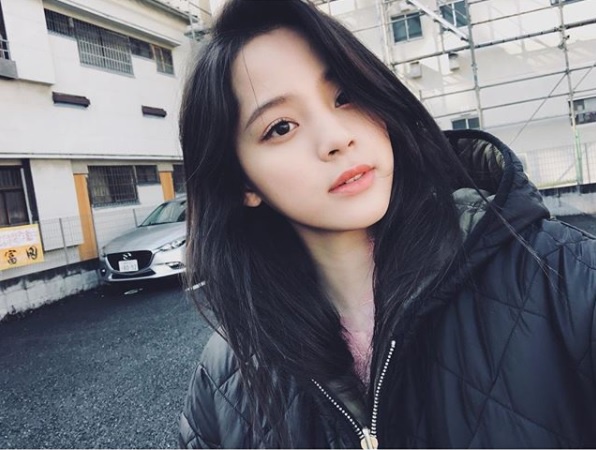 歐陽娜娜P圖，長腿根本踩高蹺！安以軒、范范意外P過頭