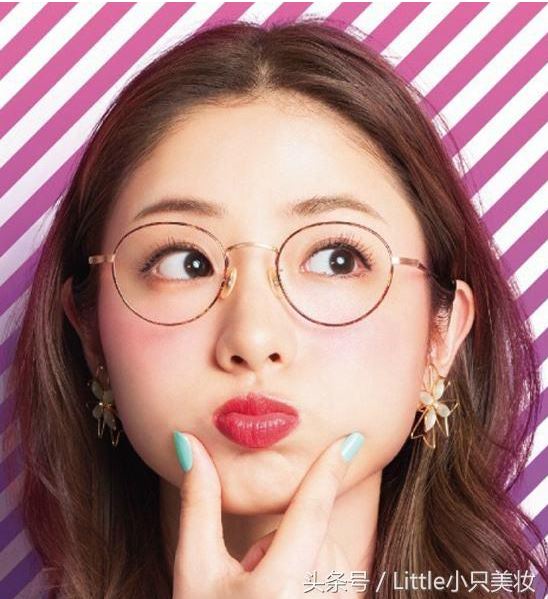 「眼鏡妝」技巧大公開！秀智、宋茜的心機技法，有神大眼隨時在線