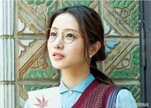 「眼鏡妝」技巧大公開！秀智、宋茜的心機技法，有神大眼隨時在線