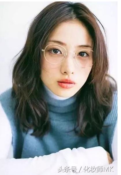 「眼鏡妝」技巧大公開！秀智、宋茜的心機技法，有神大眼隨時在線