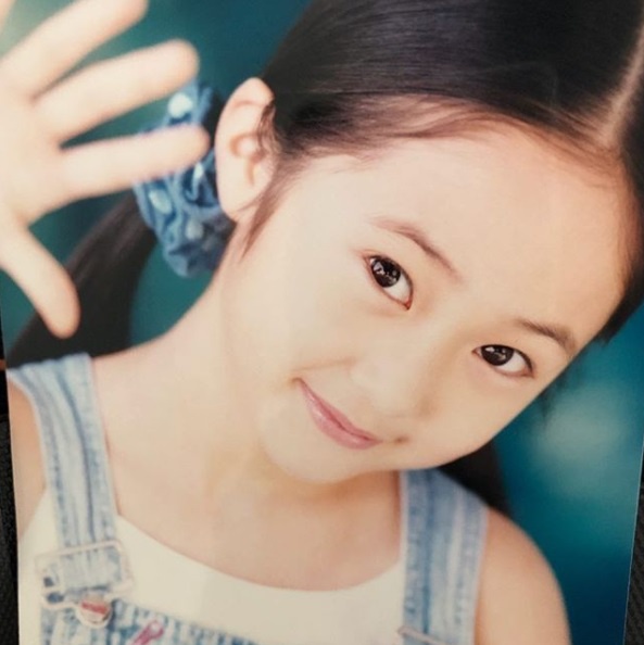 Krystal水晶從小到大「原廠美」！都靠這個方法急救「乾肌」！