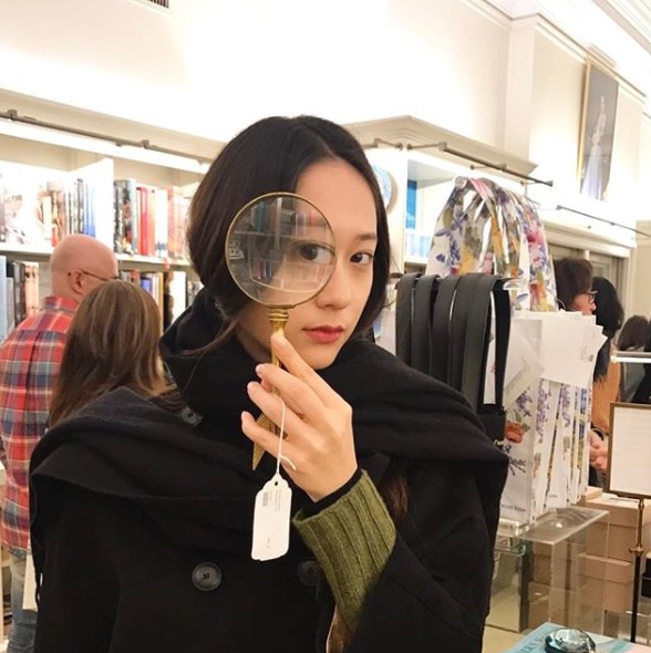 Krystal水晶從小到大「原廠美」！都靠這個方法急救「乾肌」！
