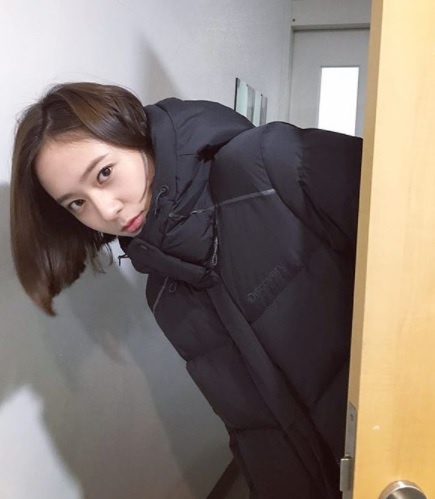 Krystal水晶從小到大「原廠美」！都靠這個方法急救「乾肌」！
