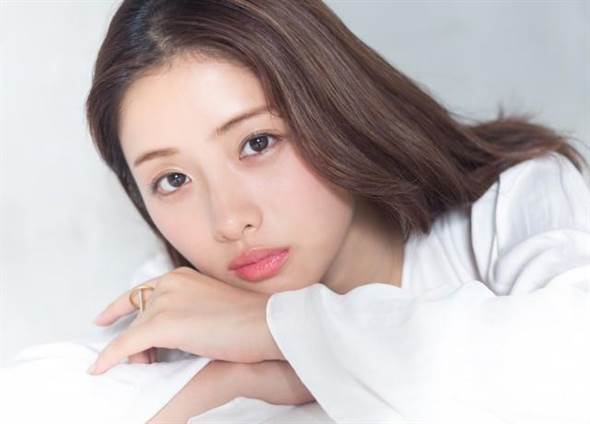 石原聰美眼妝教學！日妞整型級眼妝，簡直「複製貼上」