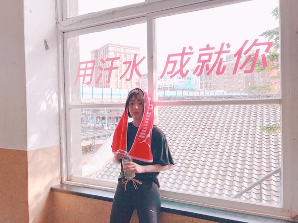人氣潮模Cleo「擊退萬惡小腹婆」絕招！原來只要多一個小動作
