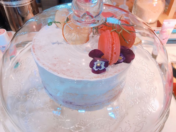 11款甜點吃到飽！台北W飯店x Benefit聯名「W玩妝特務」下午茶超精美