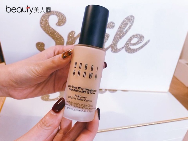 完美的度假光！Bobbi Brown 全新彩妝打造最強女神撩男妝容