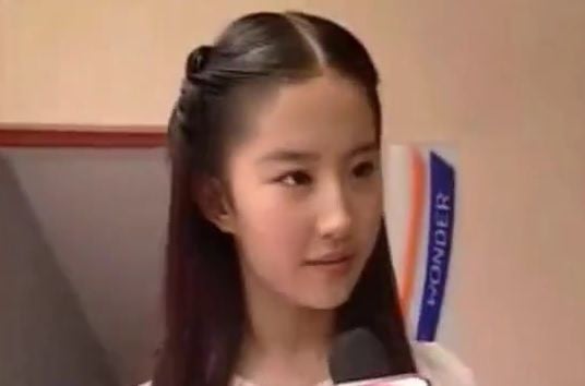 朴寶劍國高中、大學畢業照公開！胖迪根本史上最美畢業生