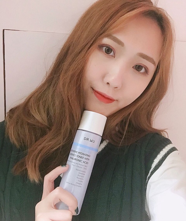 真心好用千元保濕精華推薦！PTT討論度極高、囤貨也不心疼的TOP5在這！