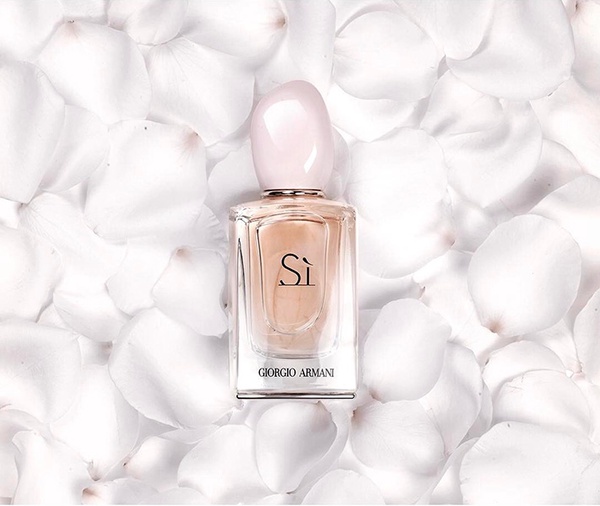 Giorgio Armani 女性淡香精全新上市！隨手拿著拍都會被美到
