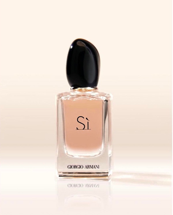 Giorgio Armani 女性淡香精全新上市！隨手拿著拍都會被美到
