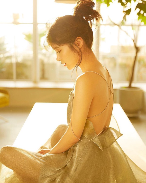 李佳穎美貌又升級！露背照美到逆天似IU，35歲凍齡秘密大解密