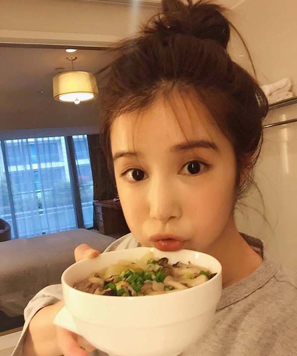 李佳穎美貌又升級！露背照美到逆天似IU，35歲凍齡秘密大解密