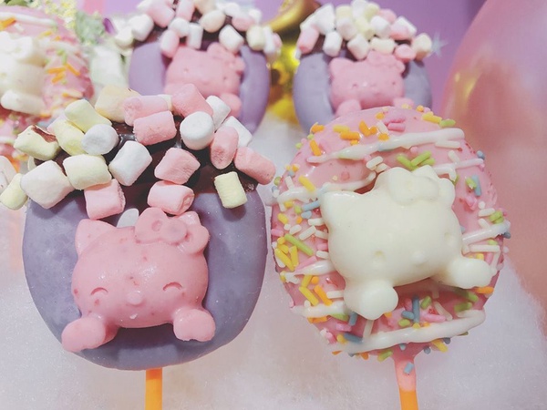Mister Donut x 三麗鷗聯名！Hello Kitty、蛋黃哥如何獲得介紹