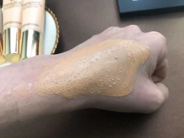 YSL史上最「爆」水的粉底！「超模輕裸光水粉底」30秒超美出門~