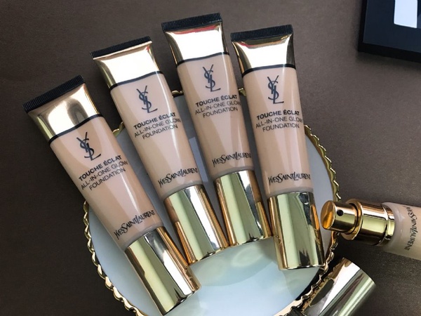 YSL史上最「爆」水的粉底！「超模輕裸光水粉底」30秒超美出門~