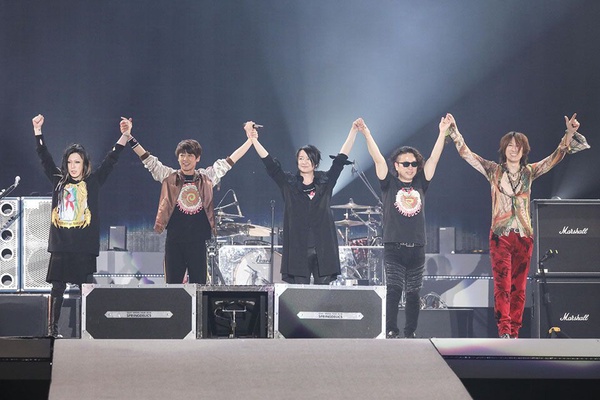 台粉限定！日本天團GLAY合體五月天   高舉「TAIWAN❤GLAY」熱烈應援