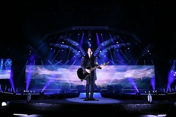 台粉限定！日本天團GLAY合體五月天   高舉「TAIWAN❤GLAY」熱烈應援
