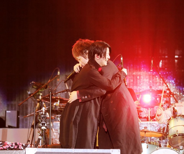台粉限定！日本天團GLAY合體五月天   高舉「TAIWAN❤GLAY」熱烈應援