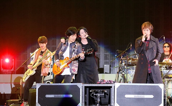 台粉限定！日本天團GLAY合體五月天   高舉「TAIWAN❤GLAY」熱烈應援