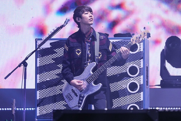 台粉限定！日本天團GLAY合體五月天   高舉「TAIWAN❤GLAY」熱烈應援