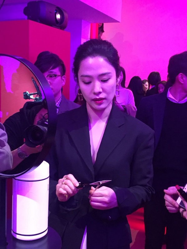 蘭蔻居然出了秀智色唇釉！絕對完美水唇釉光澤度和持久度都神美