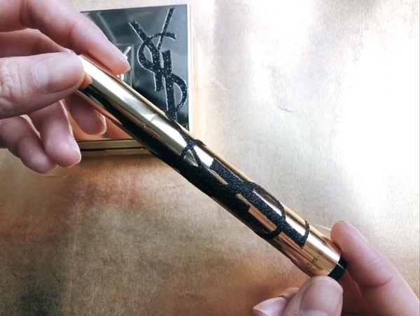 YSL經典Logo黑色噴砂限量版！最美蕾絲氣墊+明采筆3/25開搶！