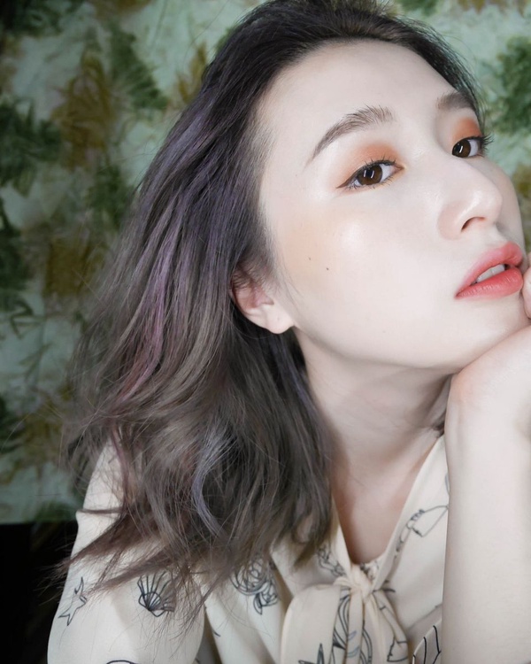 心機打亮術！教你底妝前、後打亮技巧，輕輕一掃就有澎潤平滑肌！