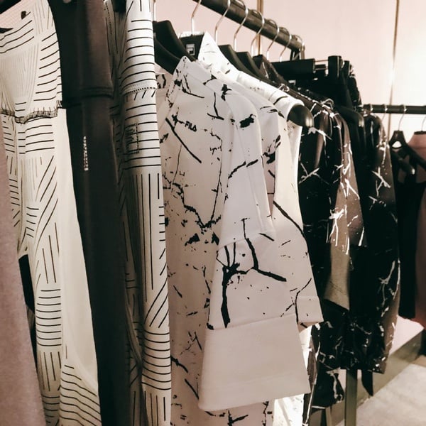 FILA X D-ANTIDOTE春夏第二波聯名潮爆了，「字母織帶腰包」穿出去秒贏