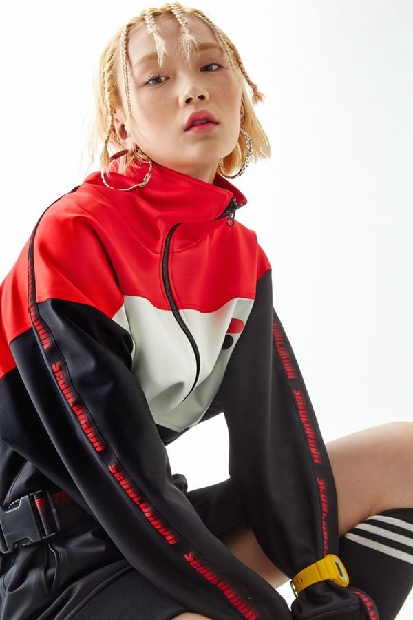 FILA X D-ANTIDOTE春夏第二波聯名潮爆了，「字母織帶腰包」穿出去秒贏