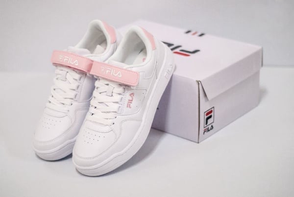 FILA X D-ANTIDOTE春夏第二波聯名潮爆了，「字母織帶腰包」穿出去秒贏