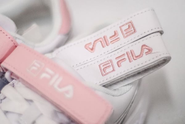 FILA X D-ANTIDOTE春夏第二波聯名潮爆了，「字母織帶腰包」穿出去秒贏