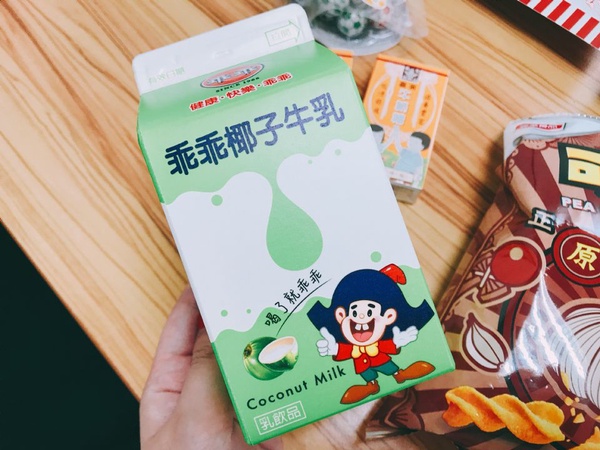 乖乖椰子牛乳全家獨賣！懷舊零食重現原包裝，吃的是回憶