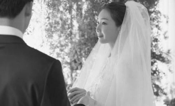崔智友曝結婚照，美到逆天！「現在想和心愛的人共組家庭」發親筆手寫信公佈喜訊！