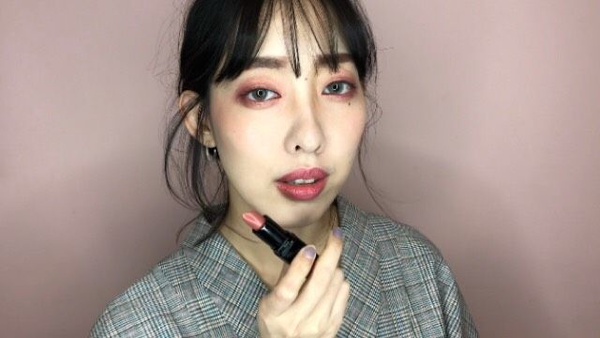 Bobbi Brown X 莫莉Molly 迷戀輕吻唇膏新色大膽限量登場！自信橘紅和霸氣紫紅都超美～