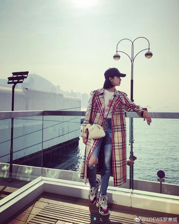 超萌兔子、超狂龍蝦包！LOEWE、Kate Spade挑選萌萌動物包吧~