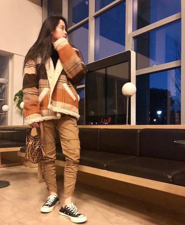 歐陽娜娜拍出「時尚大氣美照」技巧分析！還有愛用8款修圖APP分享