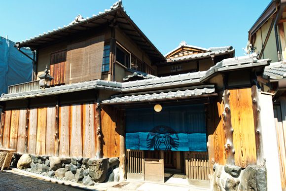 京都超美特色星巴克！暖簾、榻榻米、還有鴨川風景任你賞～