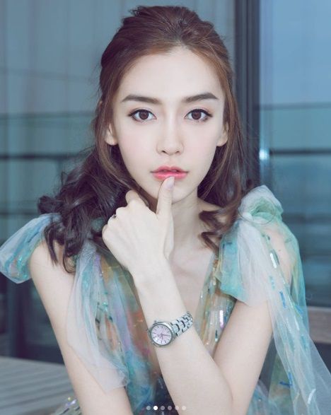 Angelababy公開化妝過程！清新帶電貓眼、發亮底妝這樣畫！